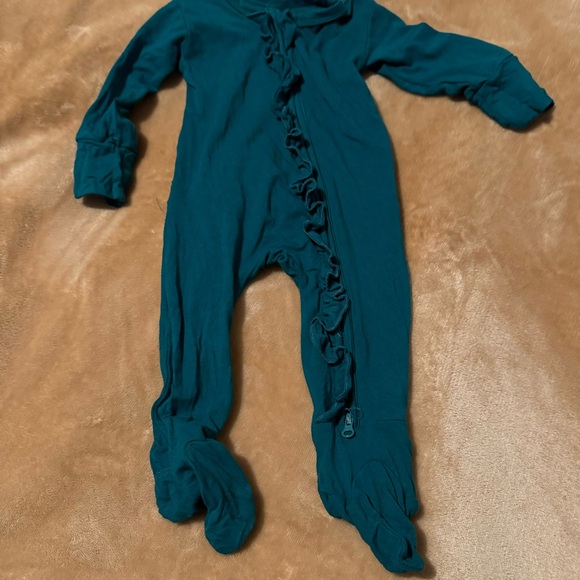GUISBY Footies Ruffle Sleepers 0-3 - Picture 4 of 9